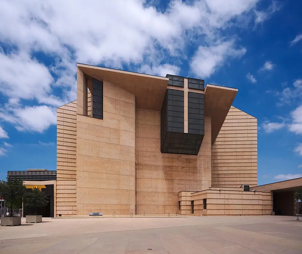 Exterior_of_Cathedral_of_Our_Lady_of_the_Angels_dllu